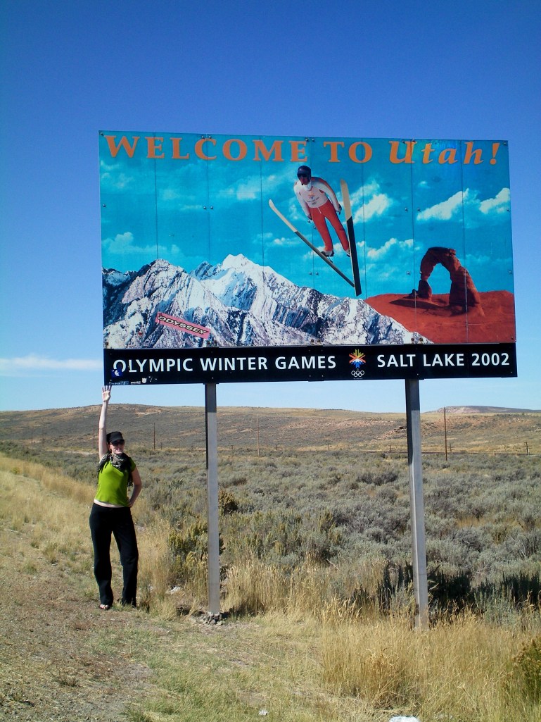 Me using my Giant-Skills to touch the Utah sign :-)